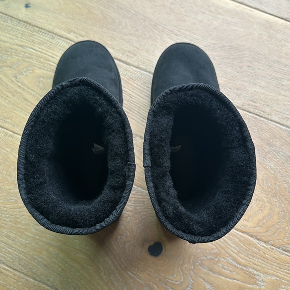 Classic Short Uggs - Picture 4 of 4